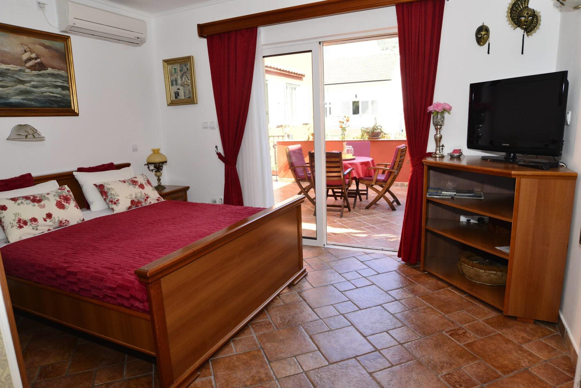 City House Apartments Tivat Bagian luar foto