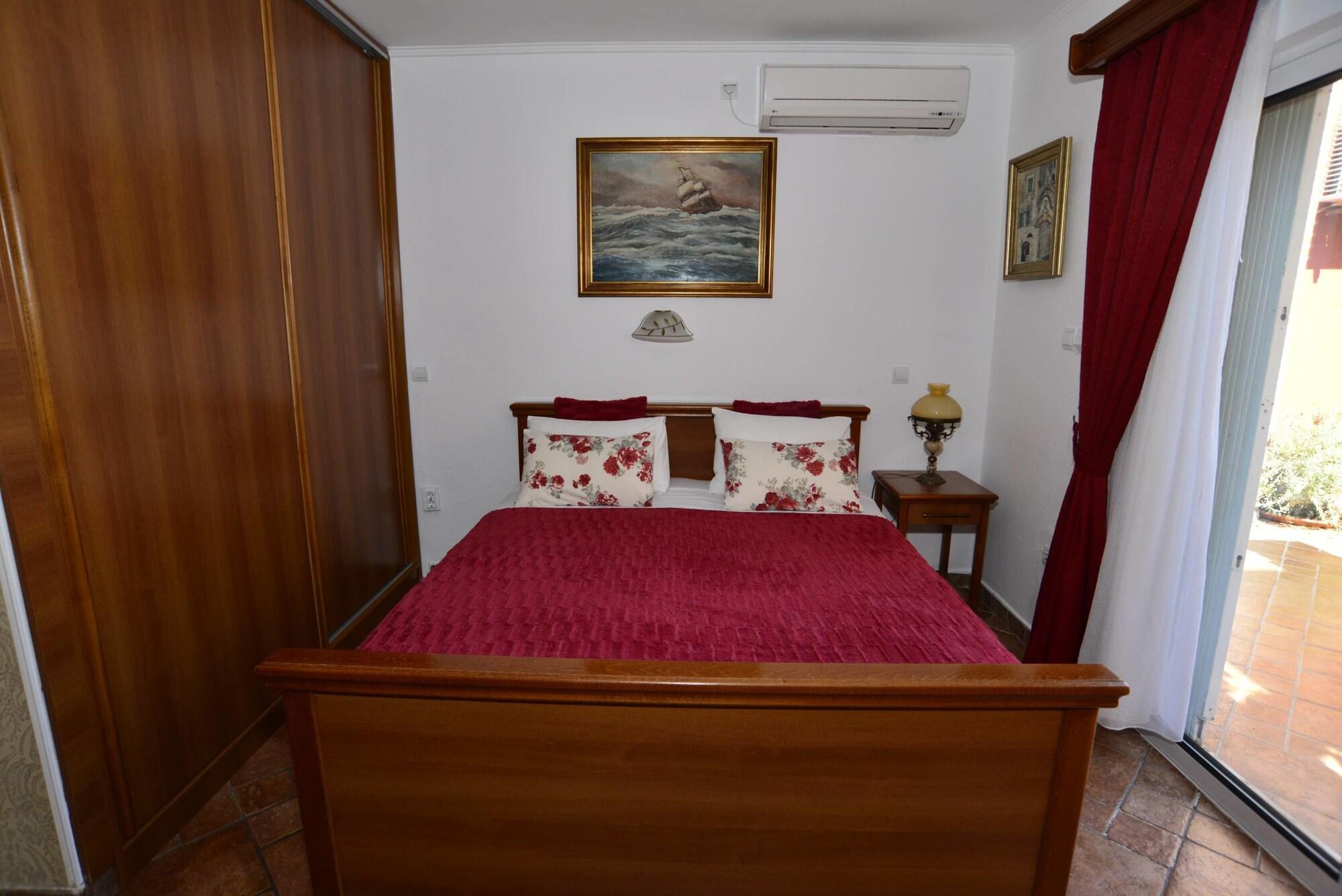 City House Apartments Tivat Bagian luar foto